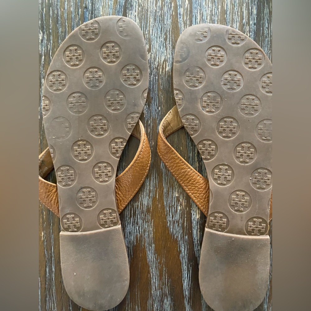 Tory Burch Sandals, size 8, tan - Picture 2 of 2